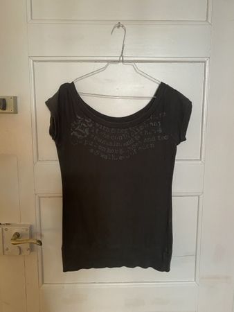 Y2K shoulder off t-shirt