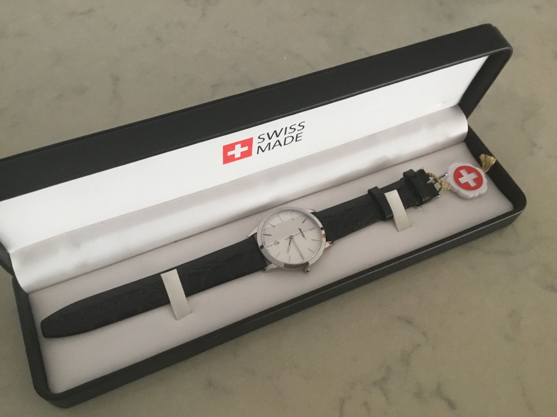 Orologi: Silberfarbene Armbanduhr mit BOSE - Logo – Nuovo e nell'imballaggio originale da Rheinfelden venduto da Floyd5 1