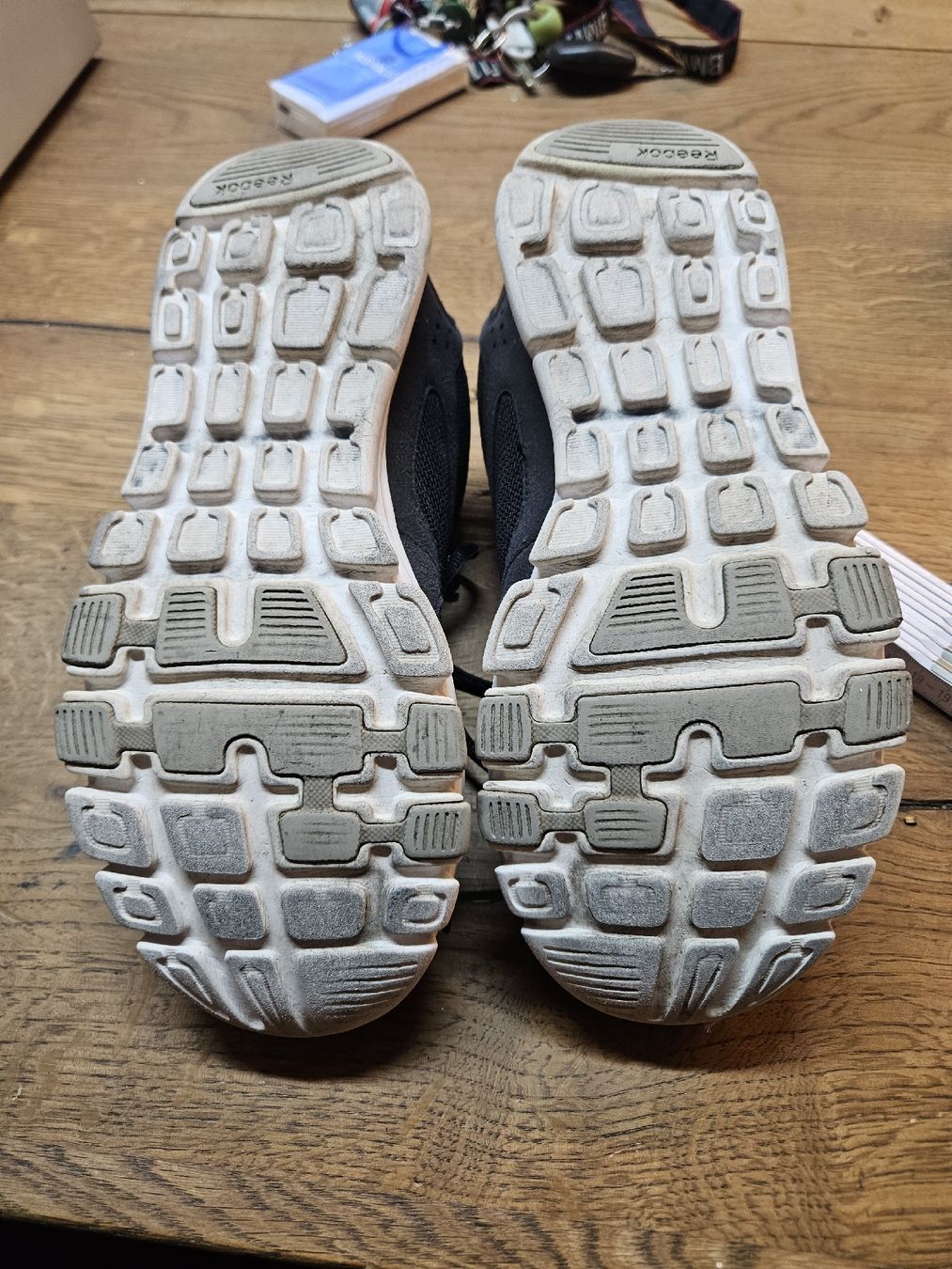 Reebok Scarpe da uomo: Reebok Laufschuhe Grau Grösse 40 – Usato da Rorschach venduto da TimelessTrading 3