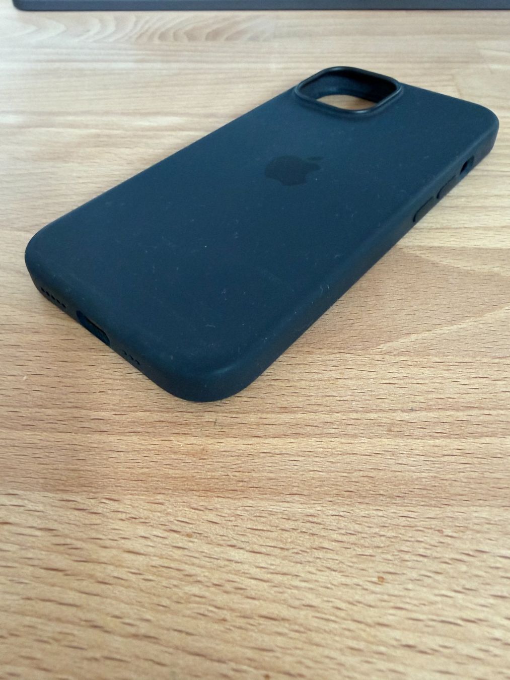 Apple Covers & Schutzfolien: iPhone 15 - Silikoncase - Apple – Gebraucht aus Laufen von scylla09 2