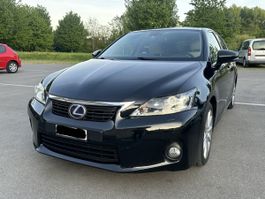 Lexus CT200h noire avec intérieur cuir crème 175'000 km