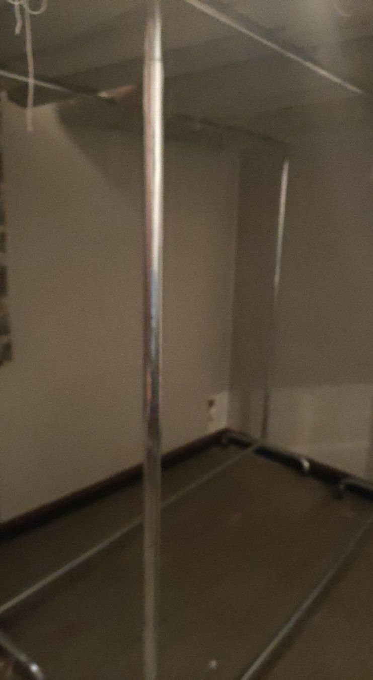 Sonstige Dekorationen & Accessoires: Metall Kleiderständer/Garderobe - – Gebraucht aus Gipf-Oberfrick von minini
