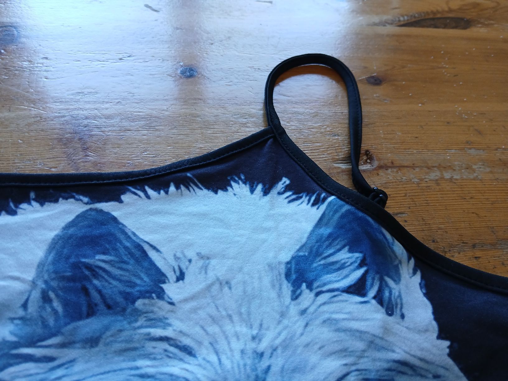 Top: 1 top neuf(Taille xxl) – Nuovo (secondo la descrizione) da Miecourt venduto da Marly1 3