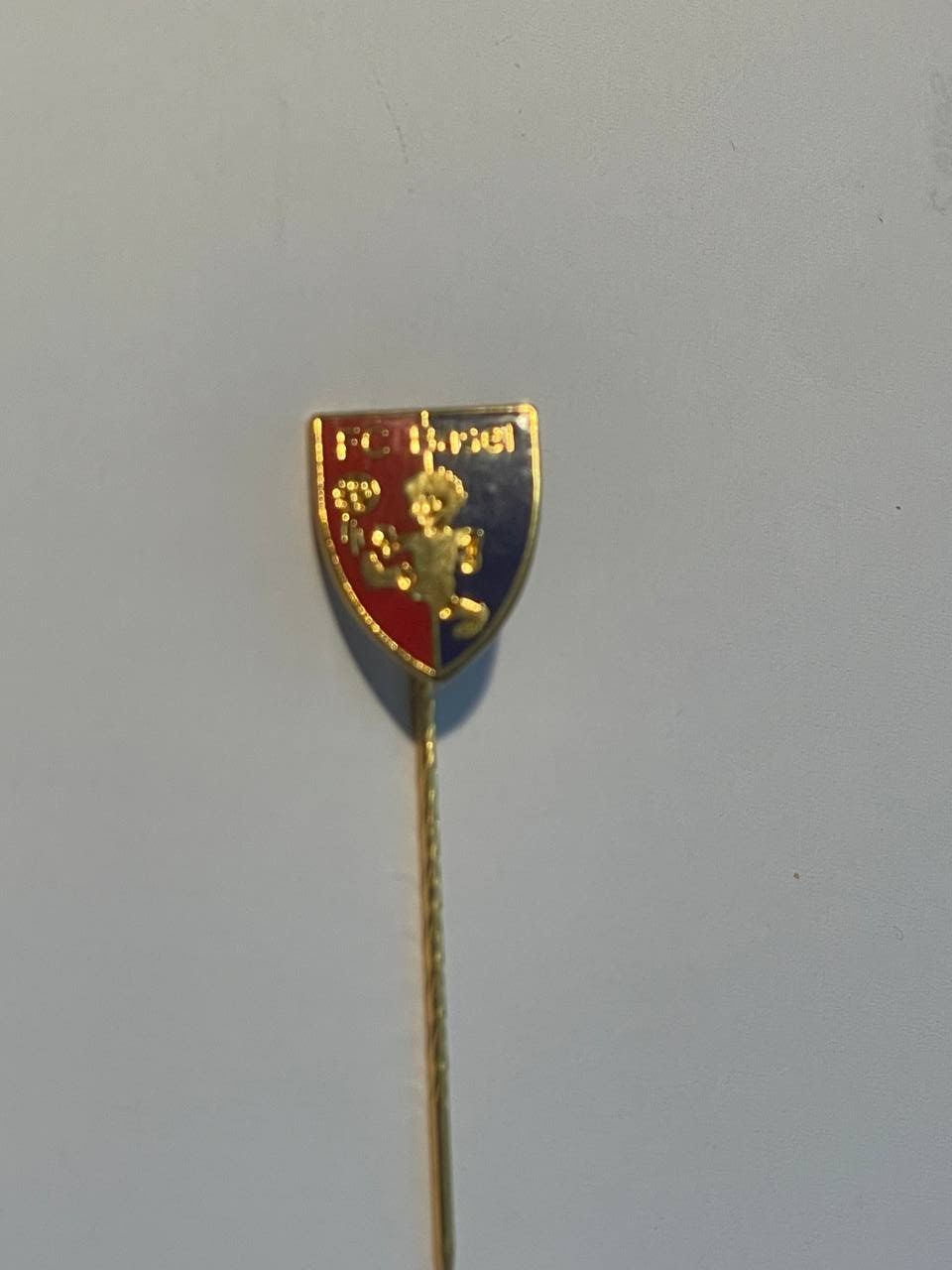 Placchette & Badge: 21. Anstecknadel - FC Basel – Usato da Luzern venduto da Irek
