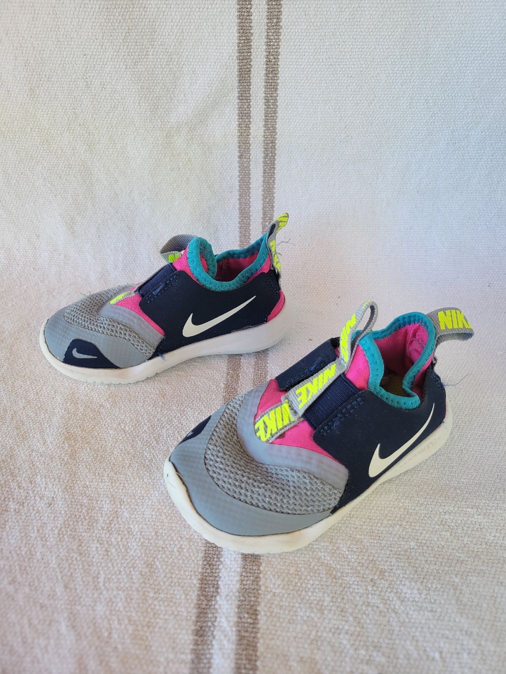 Nike Schuhe für Jungen: baskets Nike taille 22 – Gebraucht aus Neuchâtel von valerizette 2