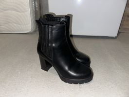Schwarze Stiefeletten