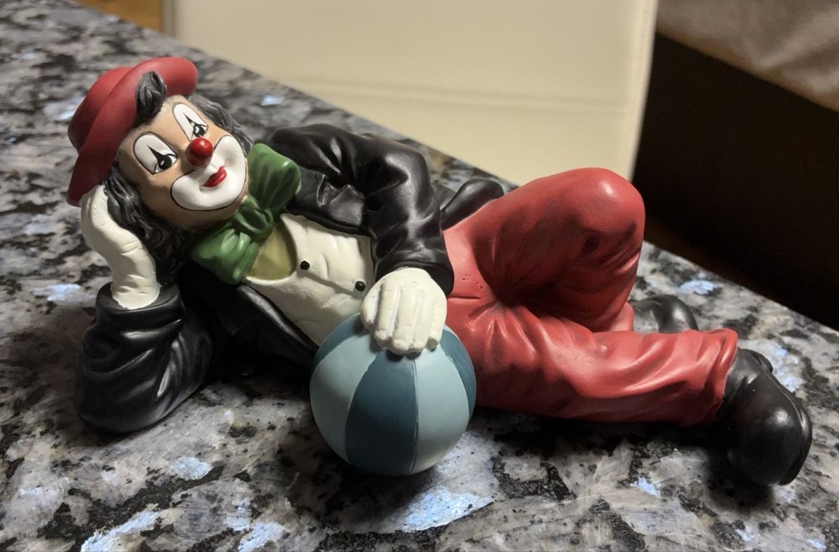 Statuette: Gilde Clown liegend – Usato da Küssnacht am Rigi venduto da Suchenfinden
