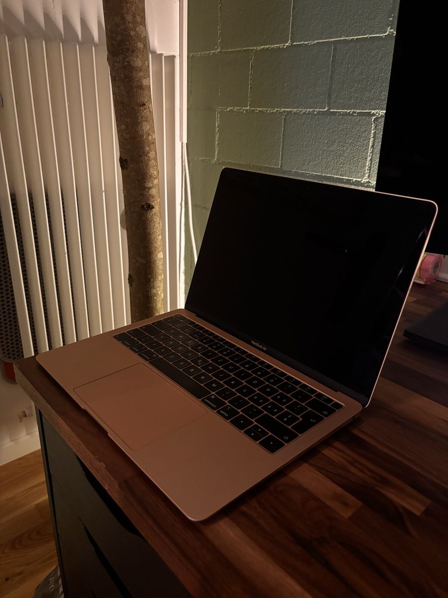 Apple Portables: MacBook Air 13 – Défectueux à Flamatt par ven_y5b7