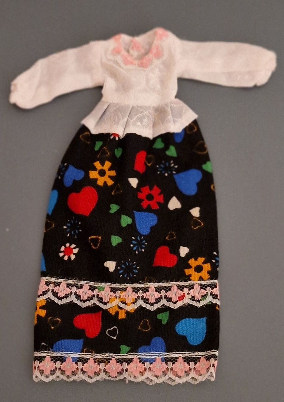 Bambole: Robe pour Barbie – Usato da Couvet venduto da Pioune