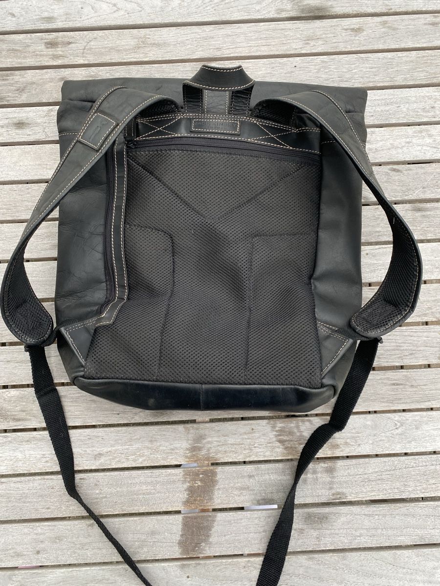 Zaini: Echt Lederrucksack schwarz – Usato da Mauren TG venduto da Mariso11 3