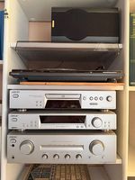 Stereo-Anlage Turm mit Plattenspieler & Boxen
