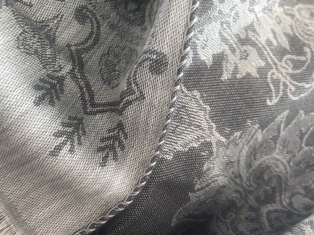 Etro Sciarpe: Foulard , écharpe ETRO – Nuovo (secondo la descrizione) da Genève venduto da san_lb79 2