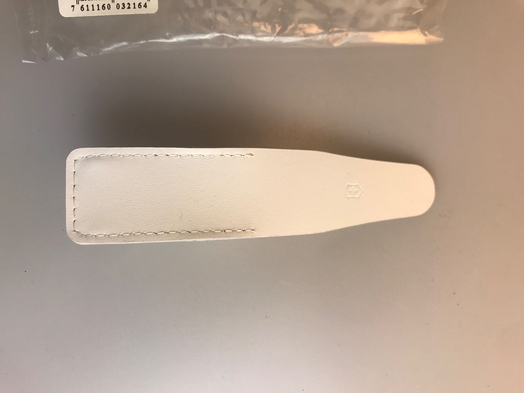 Victorinox Coltelli tascabile: Victorinox Lederetui weiss – Nuovo e nell'imballaggio originale da Dotnacht venduto da 007ym 1
