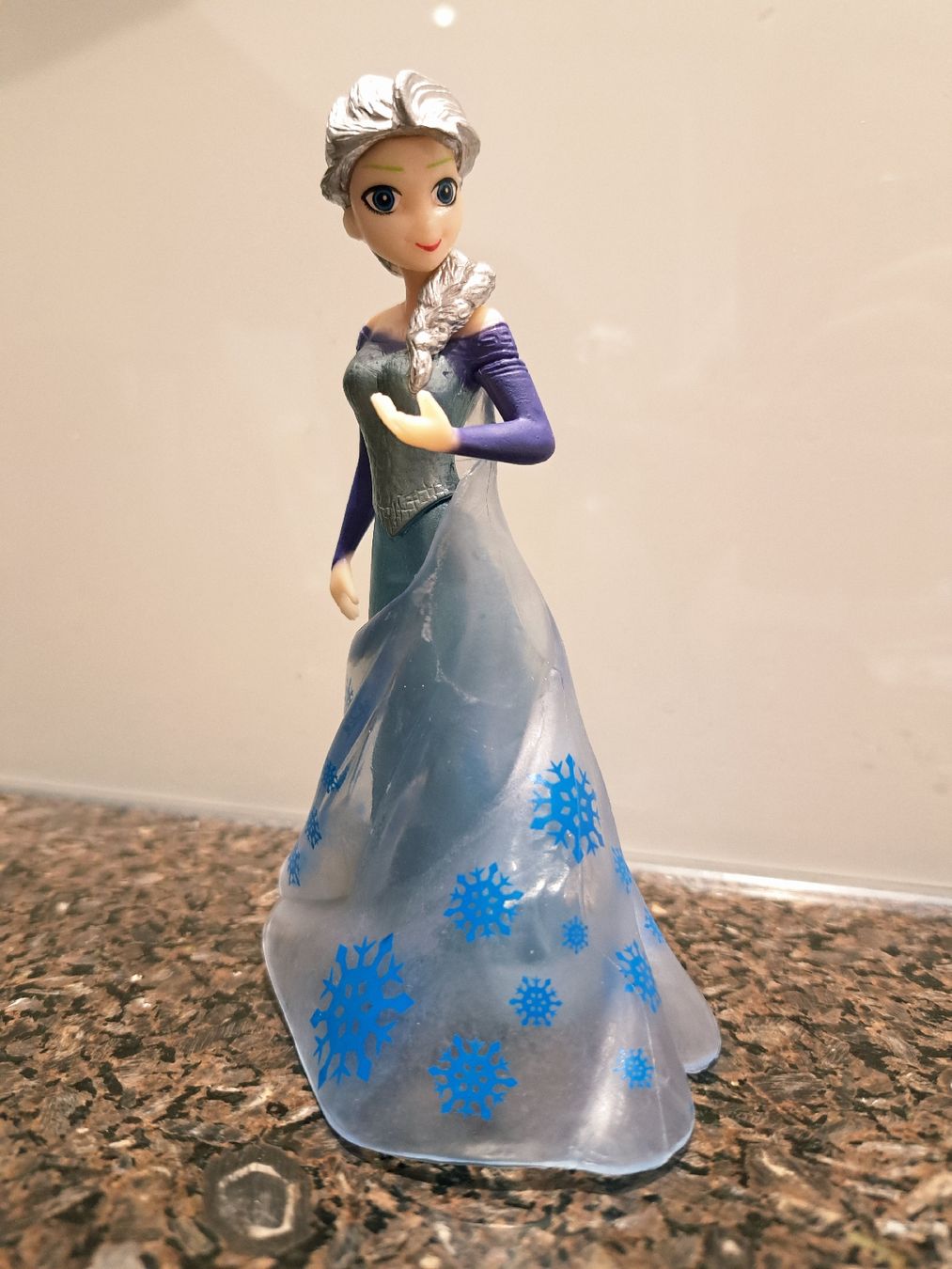 Statuette: Tortenfigur Elsa – Usato da Basadingen venduto da Perlenfee_Schweiz