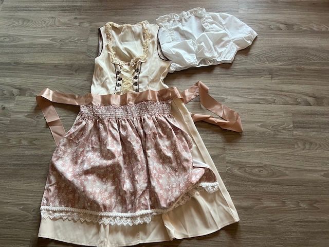 Costumi: Dirndl- Gr S – Nuovo (secondo la descrizione) da Neerach venduto da romiping 1
