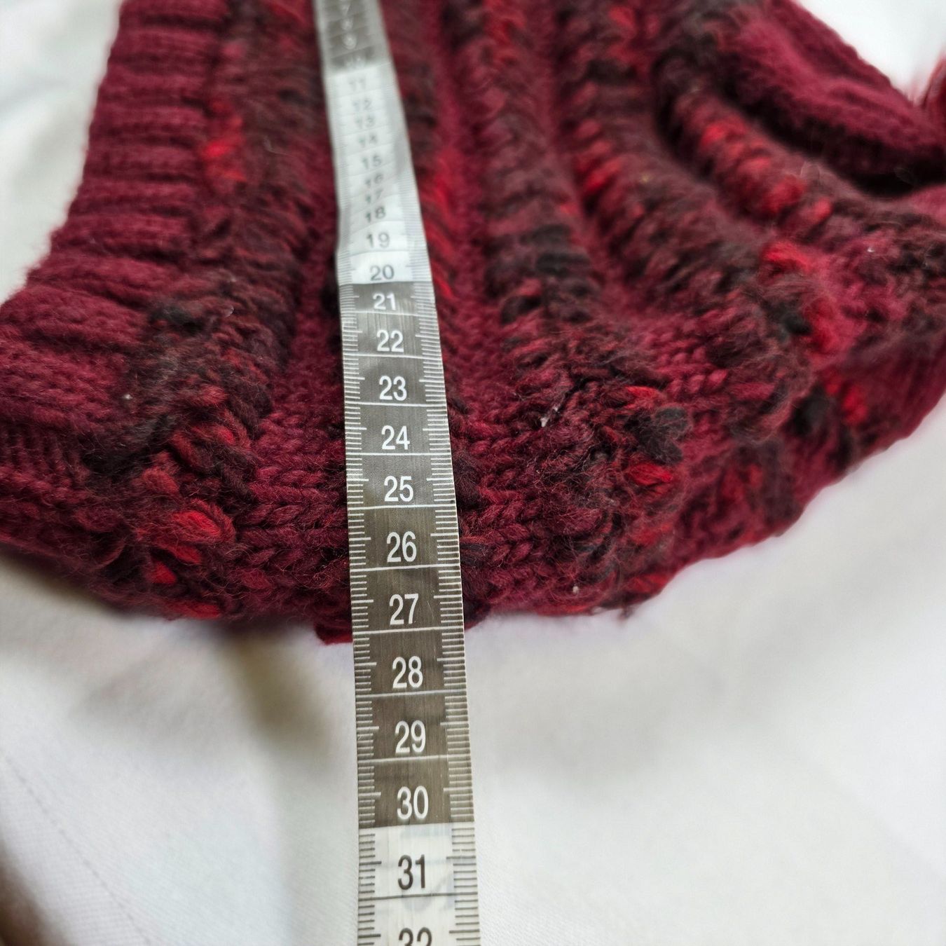 Copricapi, berretti & cappellini: Warme, gestrickte Wintermütze mit Bommel, Weinrot – Usato da Wald ZH venduto da Martin79 9