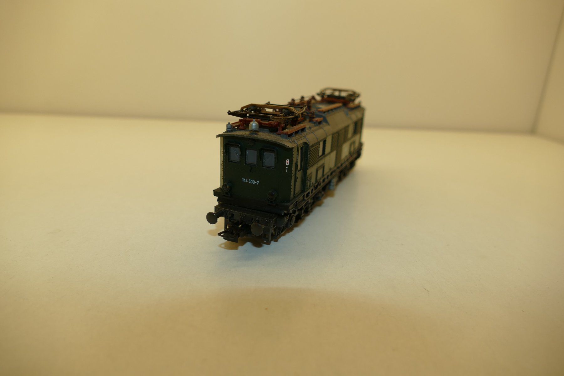 Roco Modellini di ferrovie: Roco H0: DB Elektrolok BR144 – Usato da Niederhasli venduto da rail-duerst 3