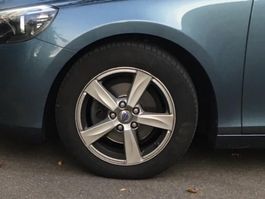 Satz Winterreifen Volvo V40 (Pneus erst eine Saison alt)