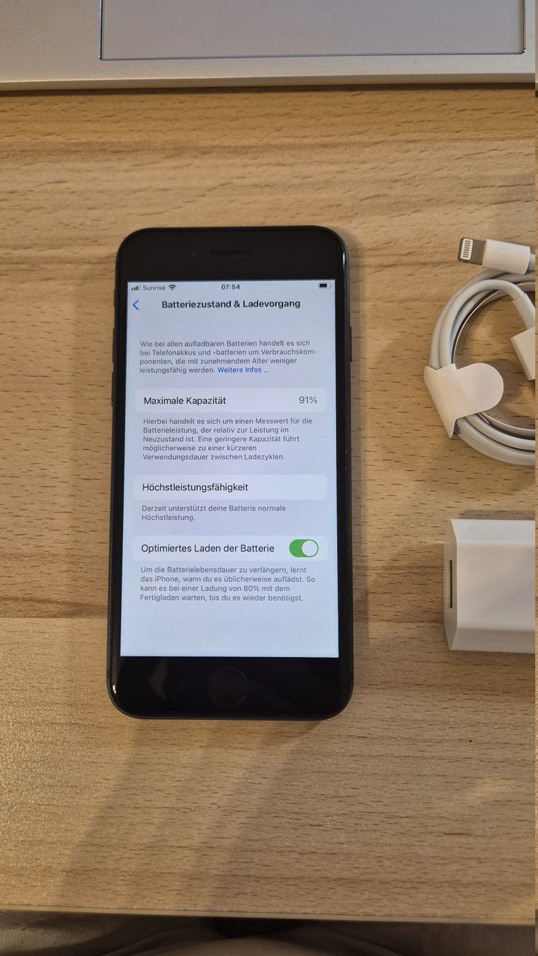 Apple Telefoni cellulari / Smartphones: iPhone 8 64GB Space Gray 3015 Akku bei 91% – Usato da Münchenbuchsee venduto da MV_Solutions 2
