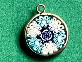Schöner Murano Style Anhänger Millefiori blau weiss