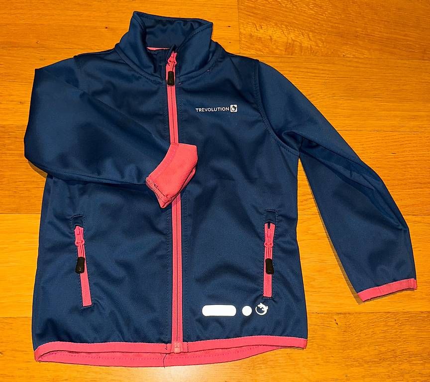 Jacken & Mäntel: Trevolution Outdoor Jacke Gr 98 – Gebraucht aus Rorschacherberg von Venuise