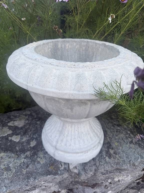 Pots de fleurs: Pots de fleurs en ciment – Neuf avec emballage d'origine à Montricher par nil_8fgf 3