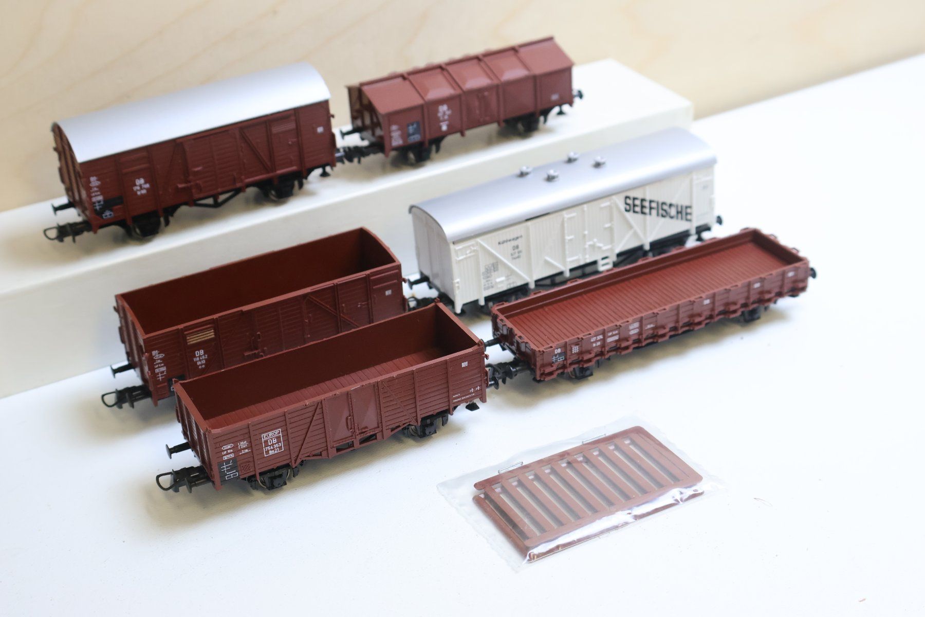 Roco Modelleisenbahnen: ROCO 6 x Güterwagen H0 - schönes Set – Gebraucht aus Winterthur von Monstera 3