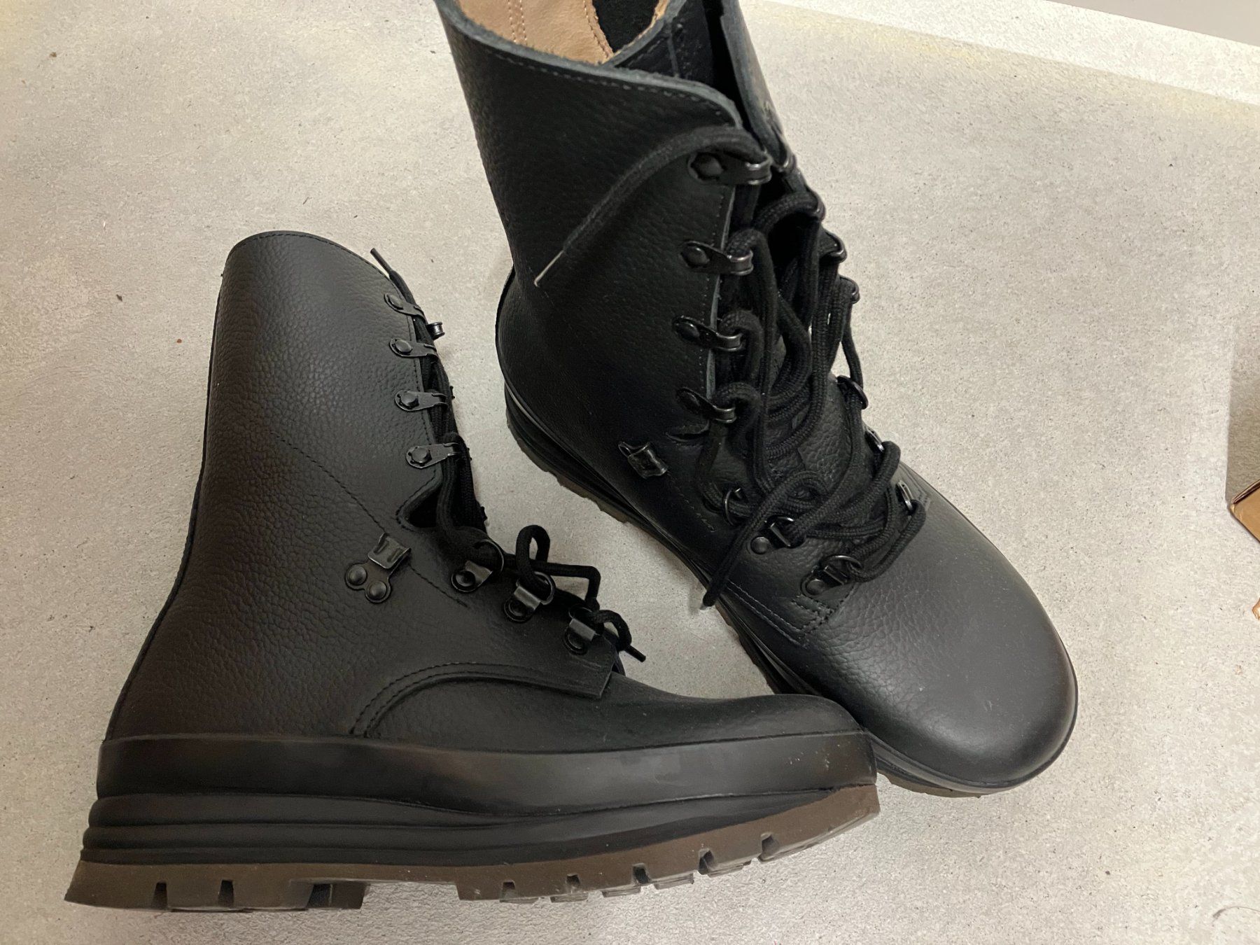 Scarpe da uomo: Kampfstiefel 90 Schwarz NEU – Nuovo (secondo la descrizione) da Zürich venduto da tob_sy9z 1