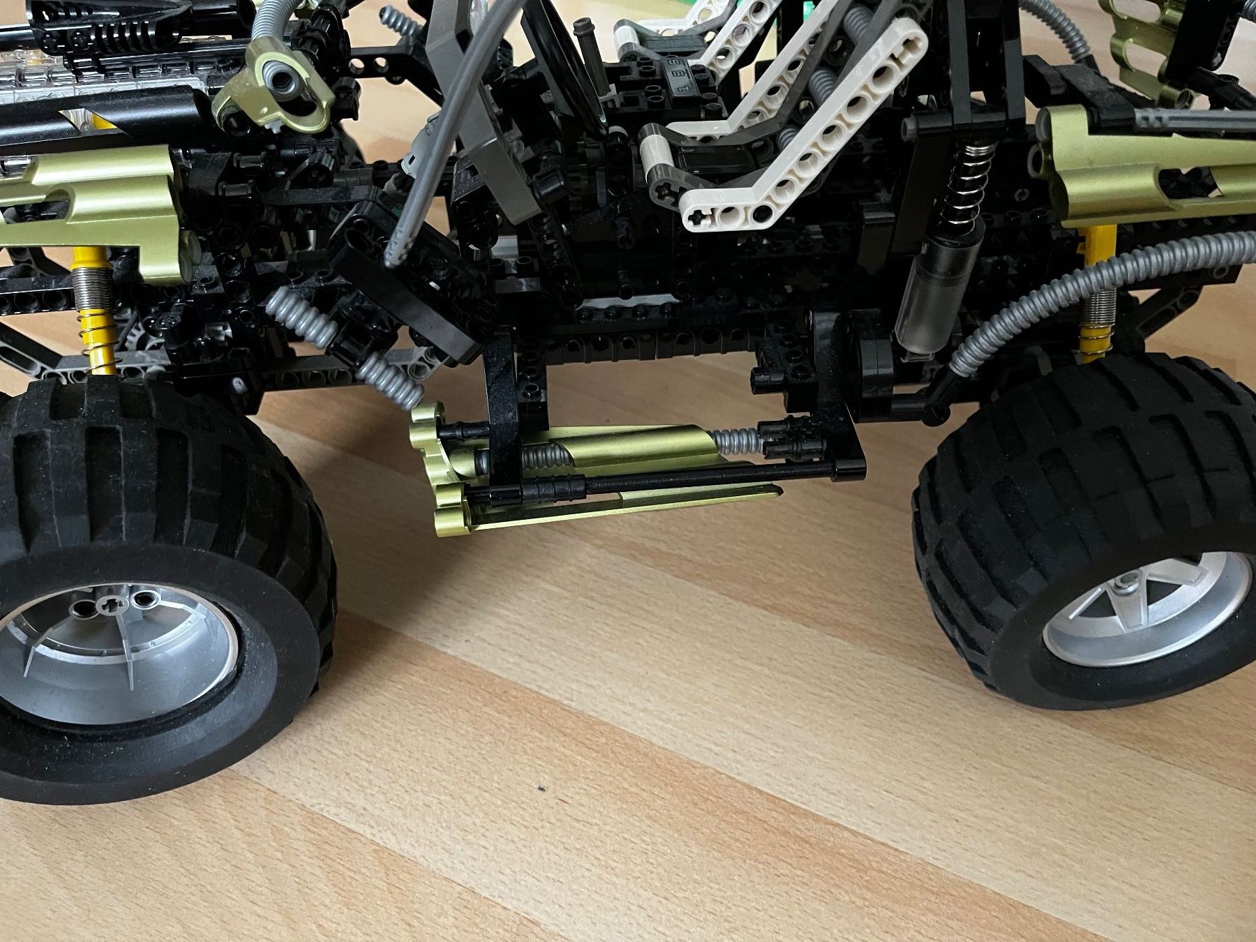 Lego Giocattoli: Lego Technic grosser Off-Roader 8466 – Usato da Gossau SG venduto da Noryflory 8