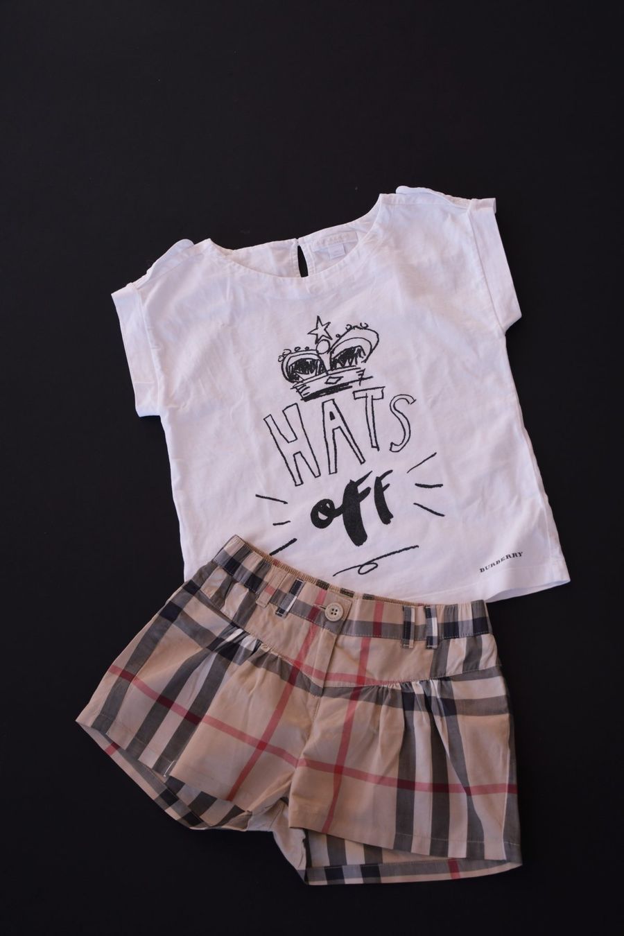 Burberry Pantaloni: Shorts, Tshirt von Burberry gr.140 – Usato da Nuglar venduto da Korsika2