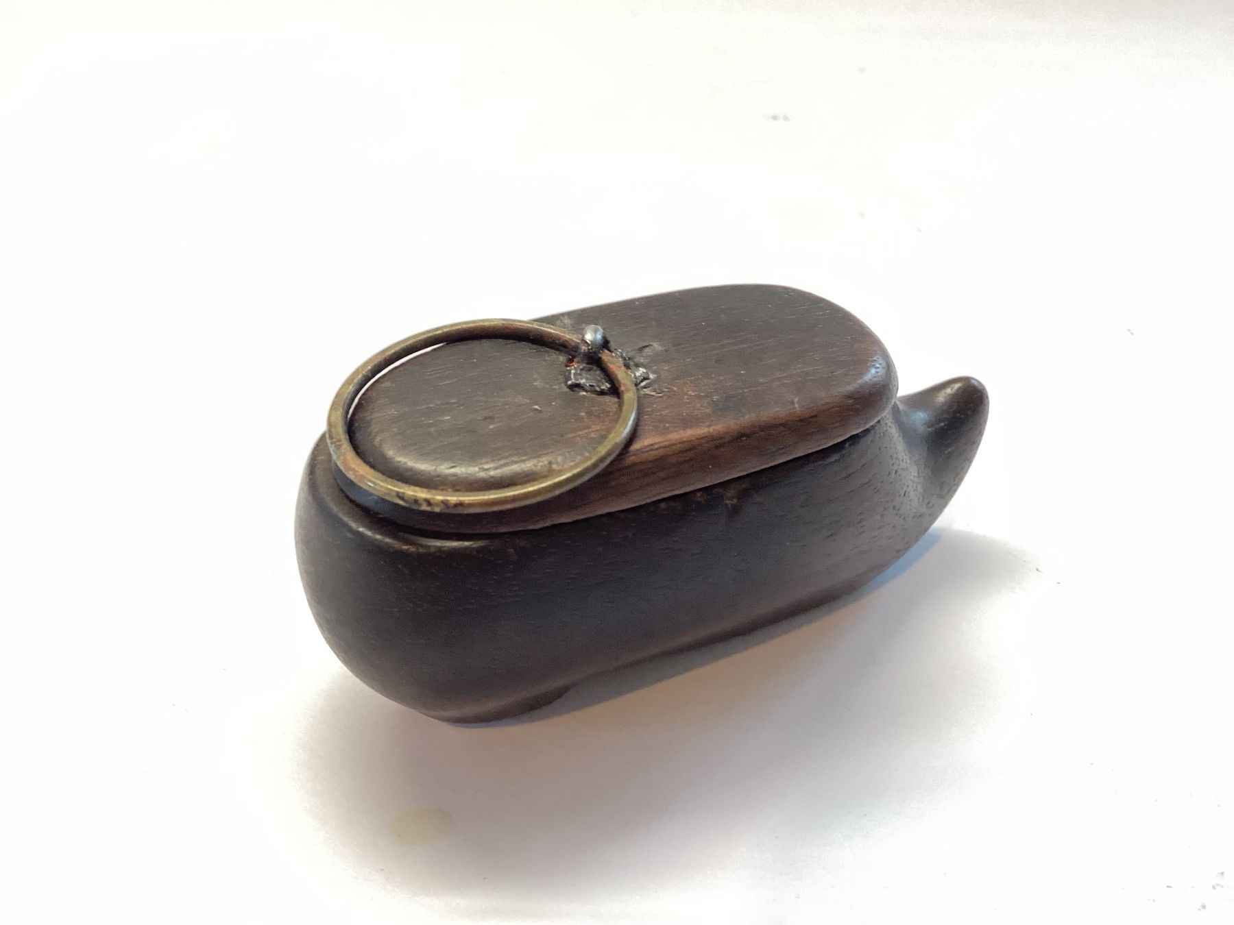 Tabacchi: Antike Tabak Dose,  Holz in Form eines Schuhes – Usato da Eglisau venduto da mar_5rn2 5