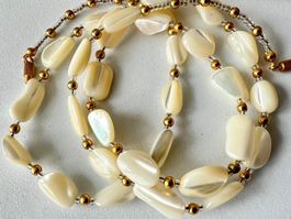 Vintage Perlmutt-Longkette  im Verlauf sanfter Schimmer 68cm
