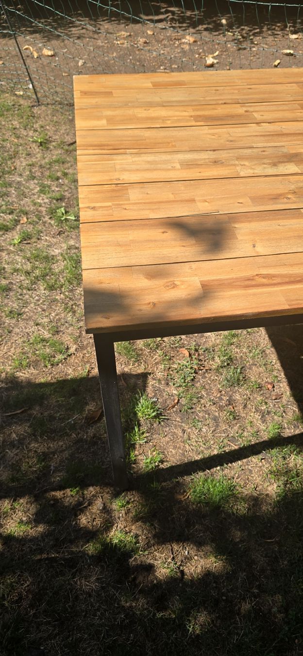Tische: Gartentisch quadratisch – Gebraucht aus Lommis von mar_w7j6 1