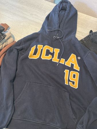 Herren Pullover UCLA dunkelblau Grösse L guter Zustand