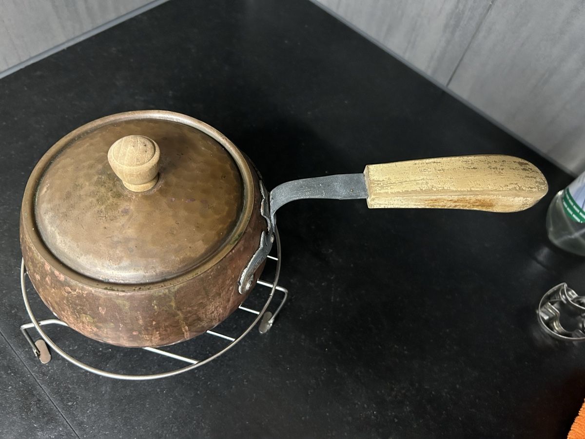 Pfannen: Fondue Topf inkl. Erhöhung – Gebraucht aus Hallwil von Zoeizy 2