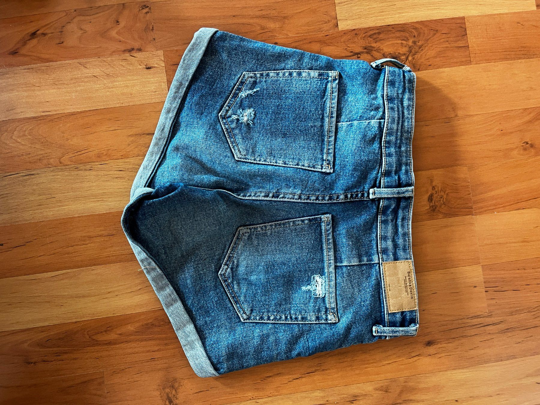 Pantaloni: Bershka Jeansshorts Blau – Usato da Seuzach venduto da anina.k 1
