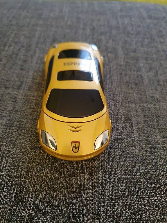 Handys / Smartphones: Ferrari-Klapphandy – Gebraucht aus Giebenach von veszko 1