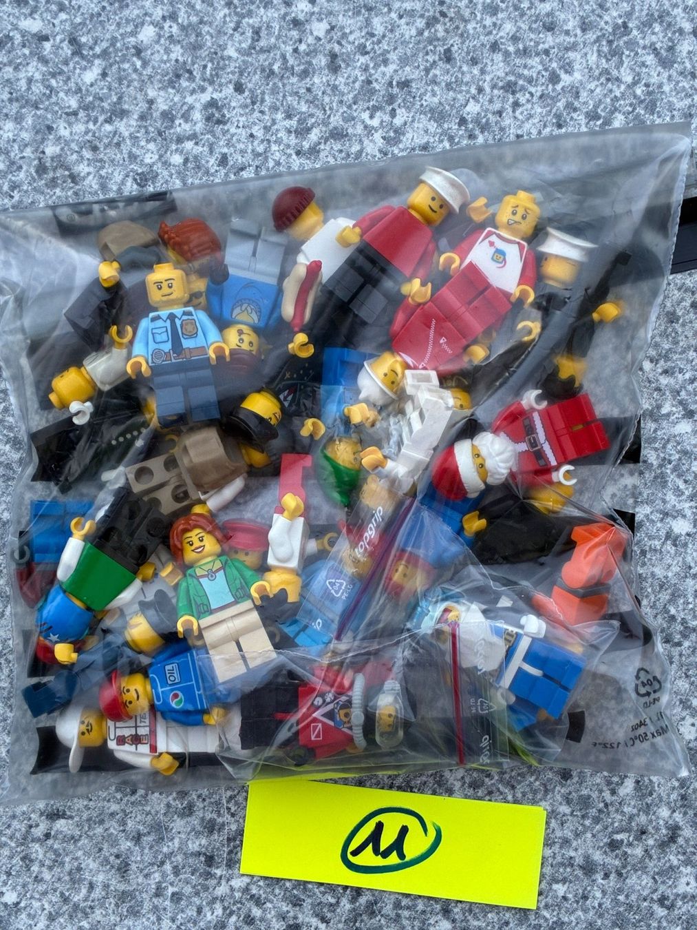 Lego Baukästen: LEGO Minifiguren – Gebraucht aus Reigoldswil von Frog40
