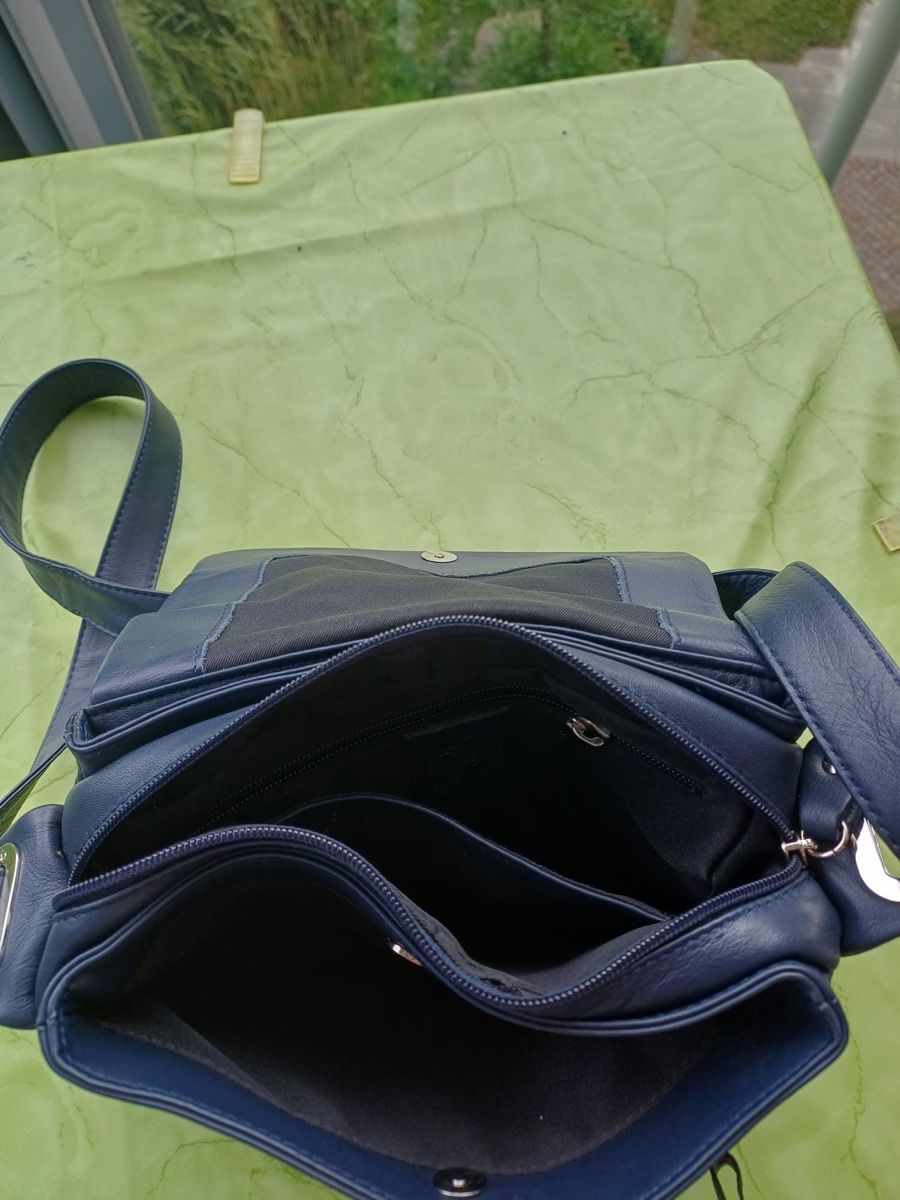 Sacs femmes: Rossi Hand/Schultertasche – D'occasion à Sils/Segl Maria par ama_vc2l 1