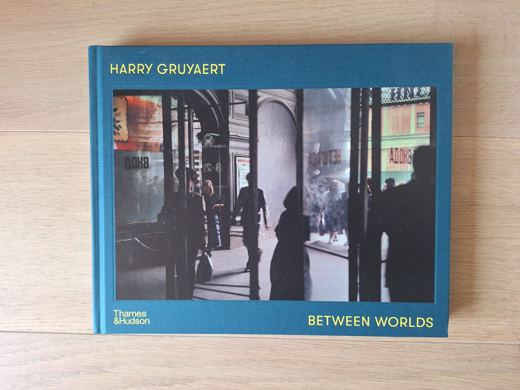 Libri: Harry Gruyaert : Between Worlds – Usato da Chardonne venduto da tonkun