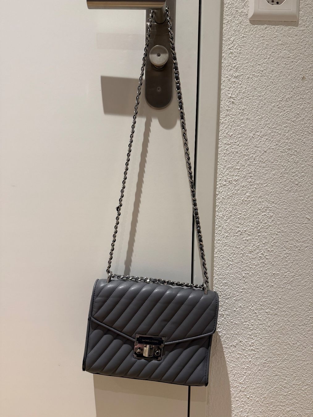 Michael Kors Borse da donna: Michael Kors Tasche Grau – Usato da Ellikon an der Thur venduto da jana-sch 3