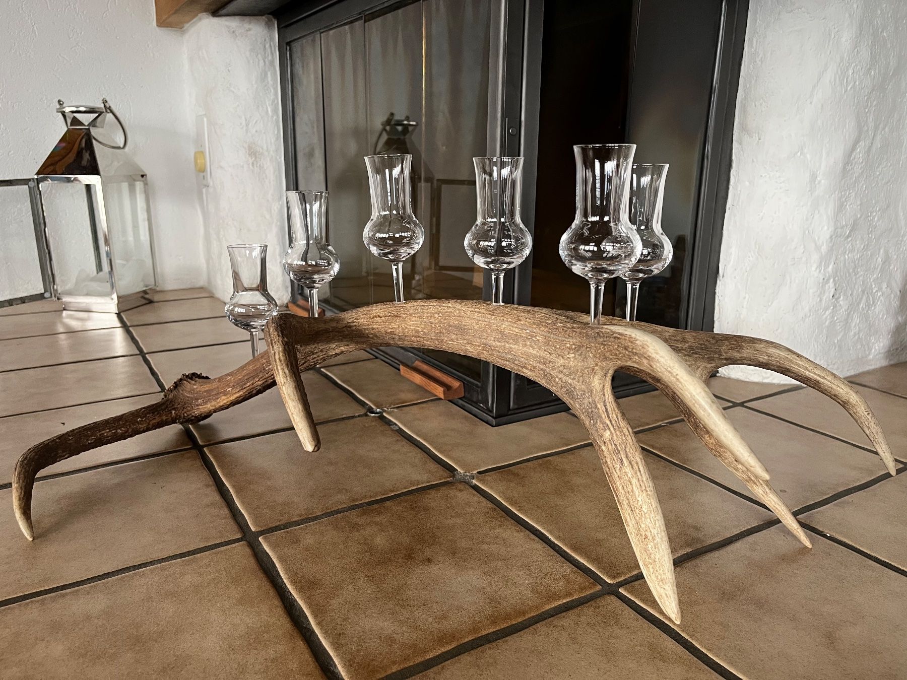 Tutte le decorazioni: Hirschgeweih mit 6 Schnapsgläser – Usato da Sattel venduto da Faca 3