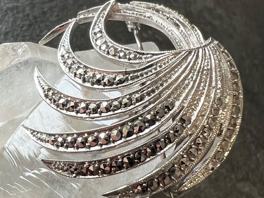 BROCHE feuillage en argent (800) et or (750