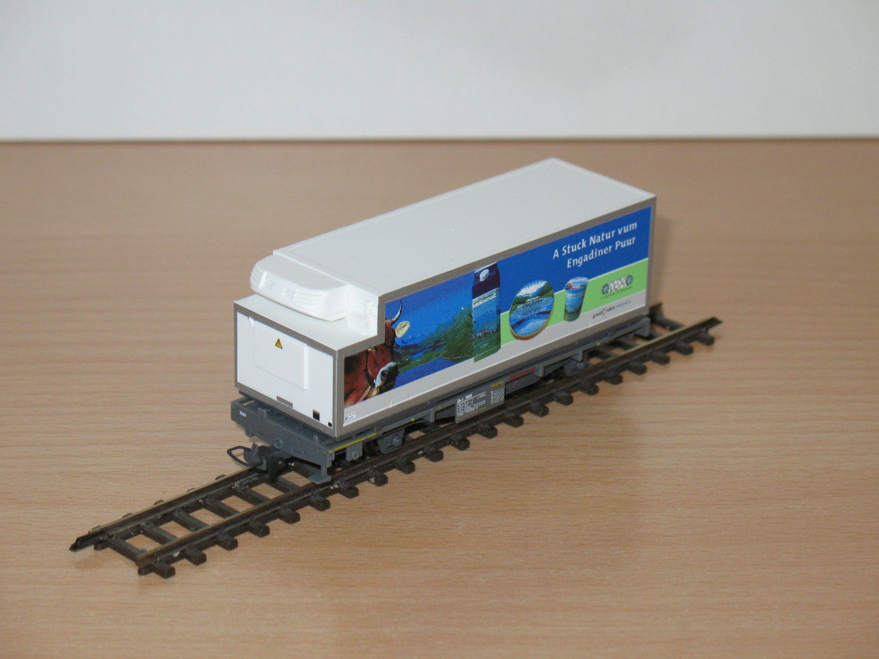 Bemo Modellini di ferrovie: Containerwagen "KÄSE / MILCH" der RhB in H0m/ BEMO 2269 – Nuovo (secondo la descrizione) da Ettiswil venduto da Caapraibex 1