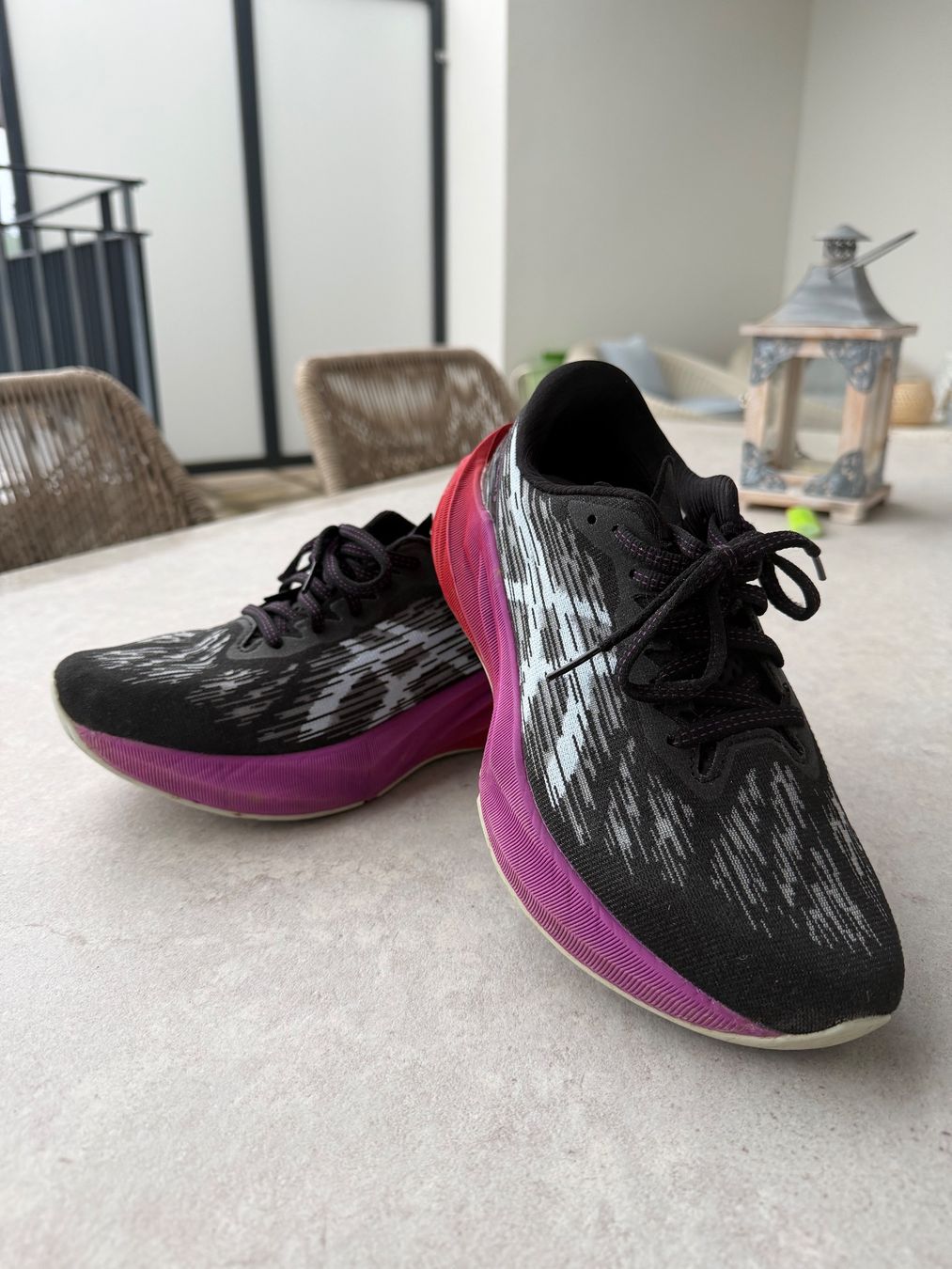 Asics Scarpe da donna: Asics Novablast 3 – Nuovo (secondo la descrizione) da Wohlen AG venduto da Maloukoch