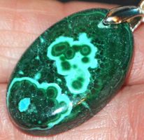 Anhänger L-8070 – Chrysokoll Malachit Cabochon 27x17mm