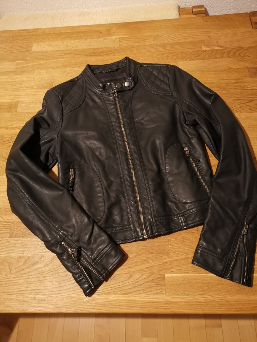 Vestes: Lederjacke schwarz – Neuf (Voir description) à Selzach par Livia81