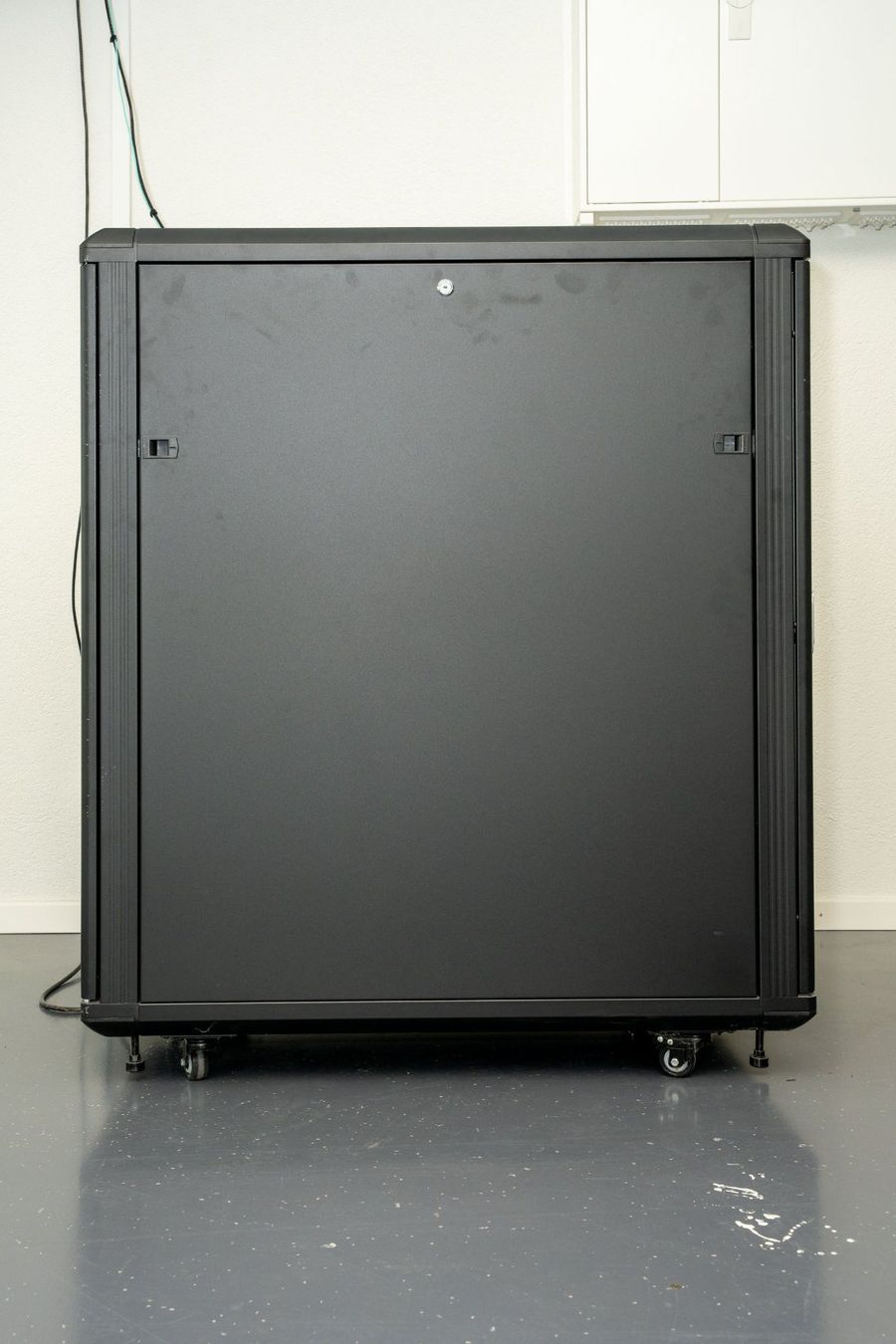 Racks & Cavalletti: StarTech 22U 36" Server Rack Cabinet / Schrank – Usato da Dietlikon venduto da phi_j5l6 3