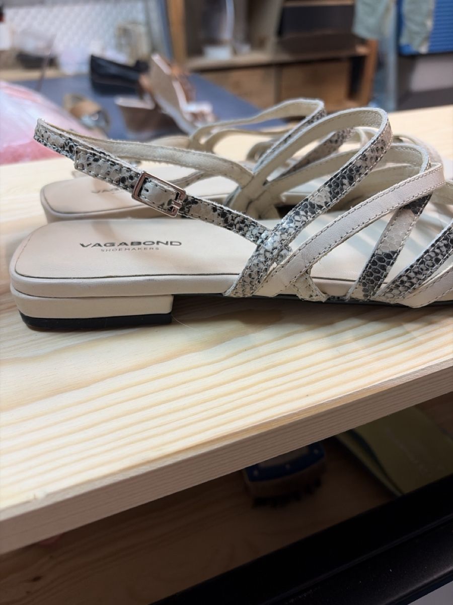 Vagabond Scarpe da donna: Sandalen in Schlangenoptik – Usato da Rütihof venduto da liv_k2bp 1