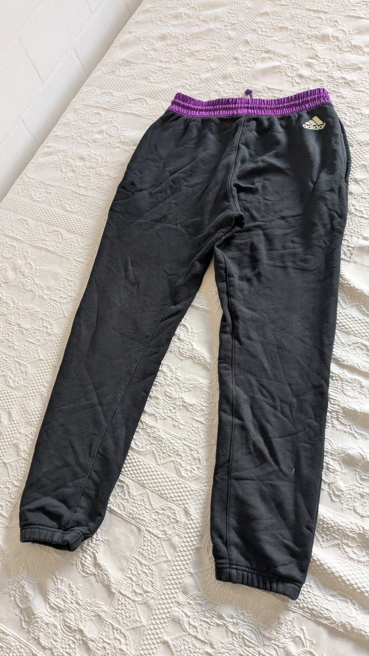 Adidas Hosen: Adidas Trainingshose Gr. M – Gebraucht aus Adliswil von bibuubib 1